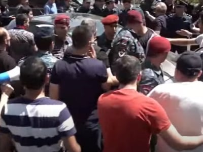Երևանում փողոցներ փակելու համար բերման է ենթարկվել 18 անձ. ոստիկանություն