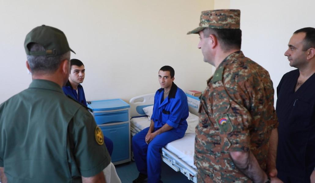 ՀՀ ԶՈՒ գլխավոր շտաբի պետն այցելել է կենտրոնական կլինիկական զինվորական հոսպիտալ